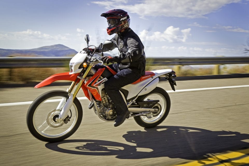 Honda představila model CRF250L, do Evropy dorazí v létě