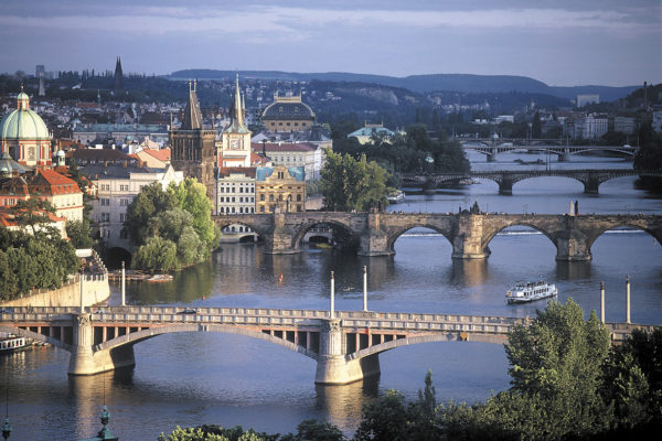 Nekonečný příběh. Havarijní stav mostů komplikuje dopravu v Praze