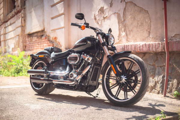 Test motorky: Harley-Davidson Breakout — designová perla